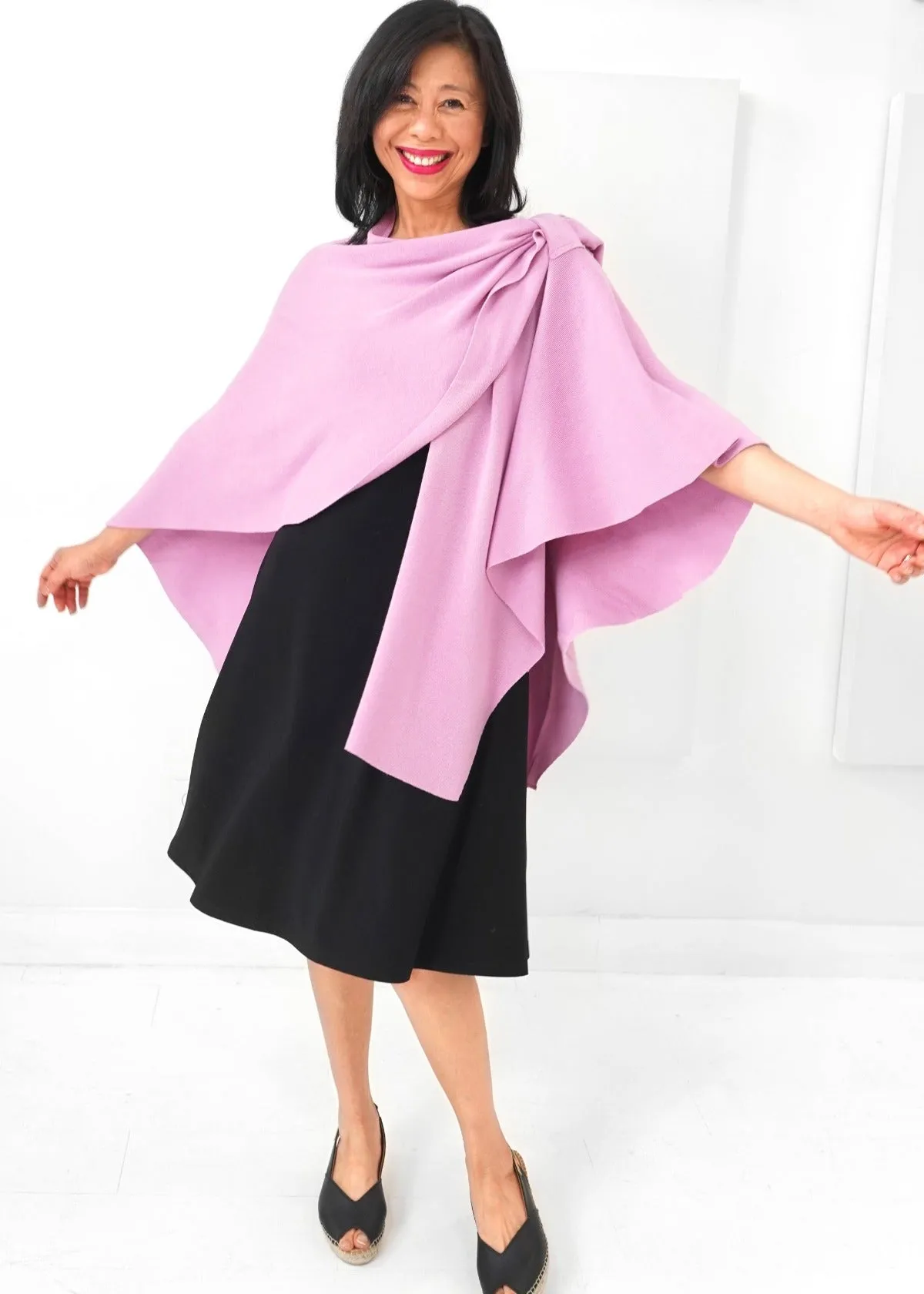 Sure! Heres an optimized title for the e-commerce product:

Parkhurst Covi Wrap - Stylish and Versatile Warm Layer for All Seasons

Let me know if you need anything else!